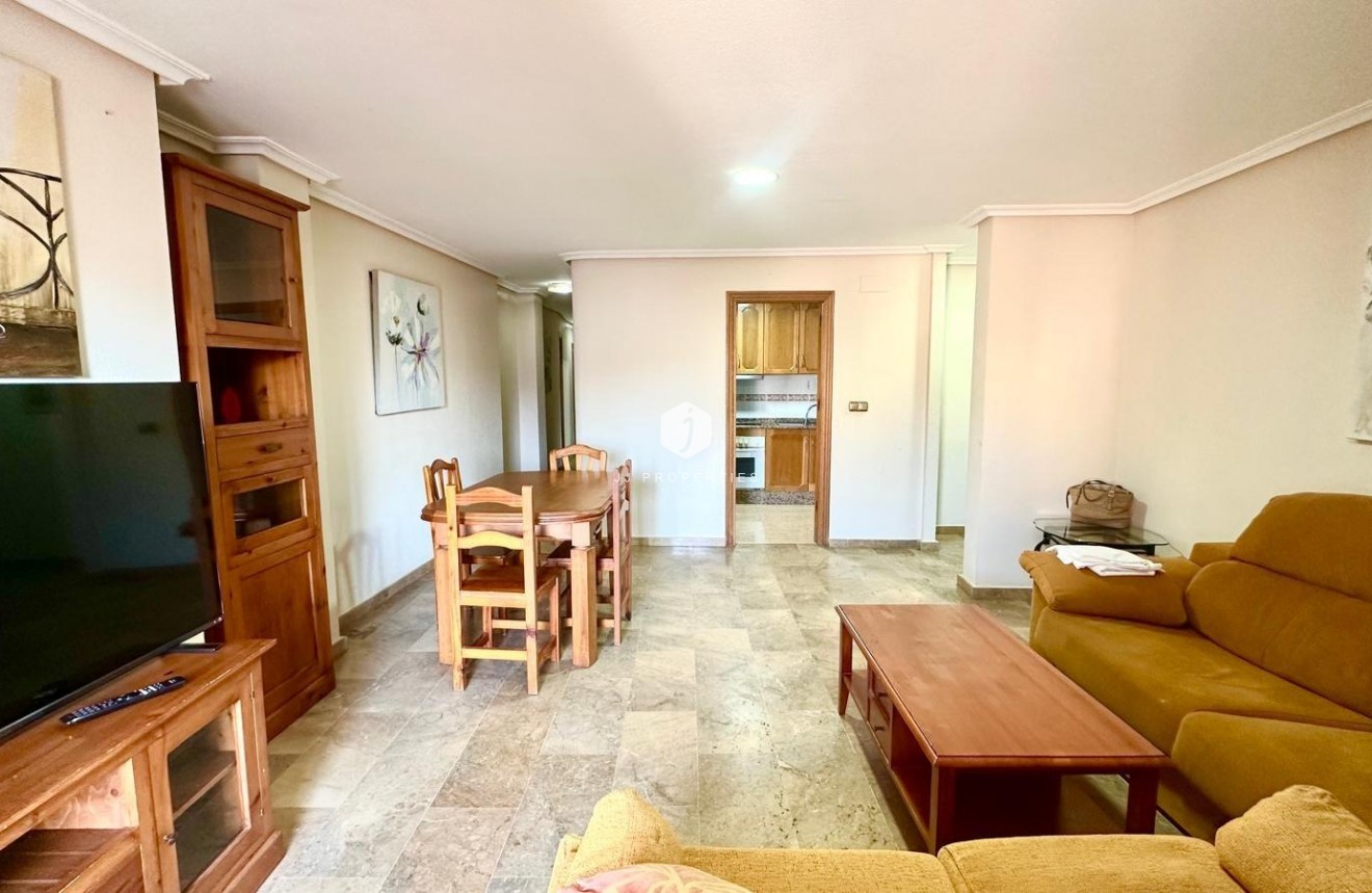 Z drugiej ręki - Mieszkanie w bloku -
Torrevieja