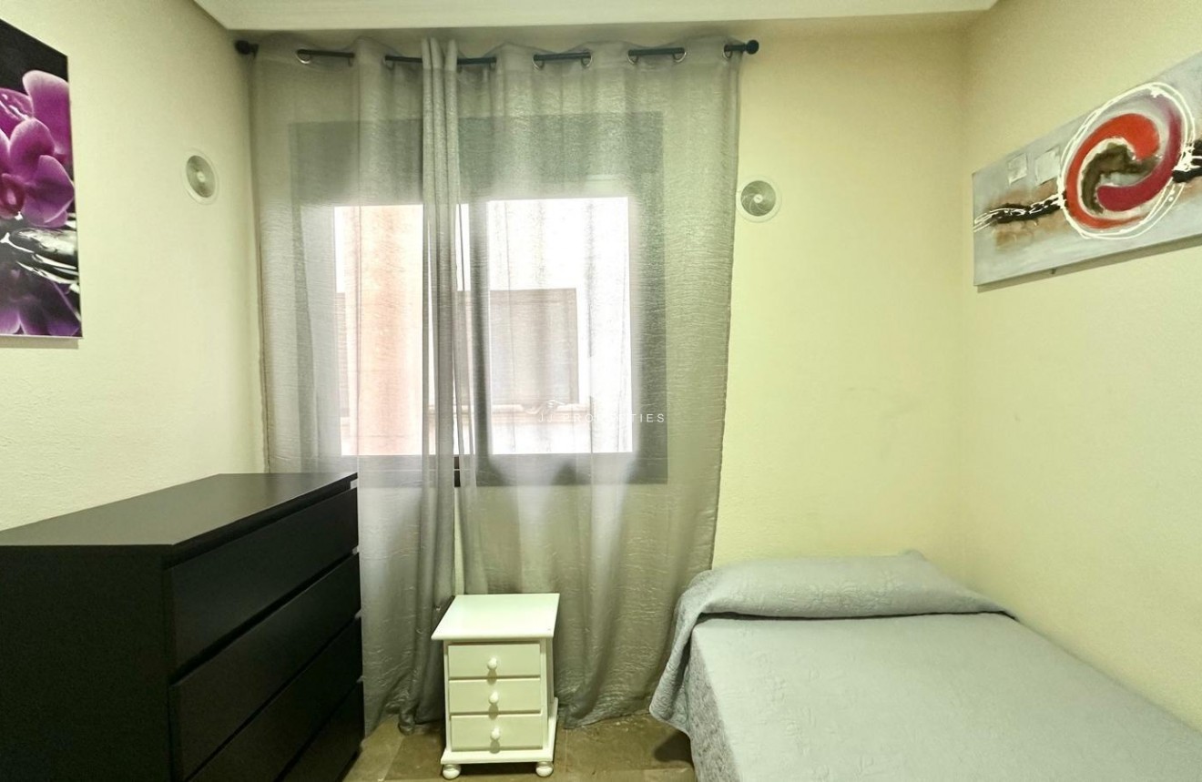 Z drugiej ręki - Mieszkanie w bloku -
Torrevieja