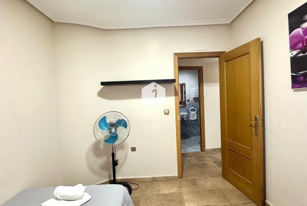 Z drugiej ręki - Mieszkanie w bloku -
Torrevieja