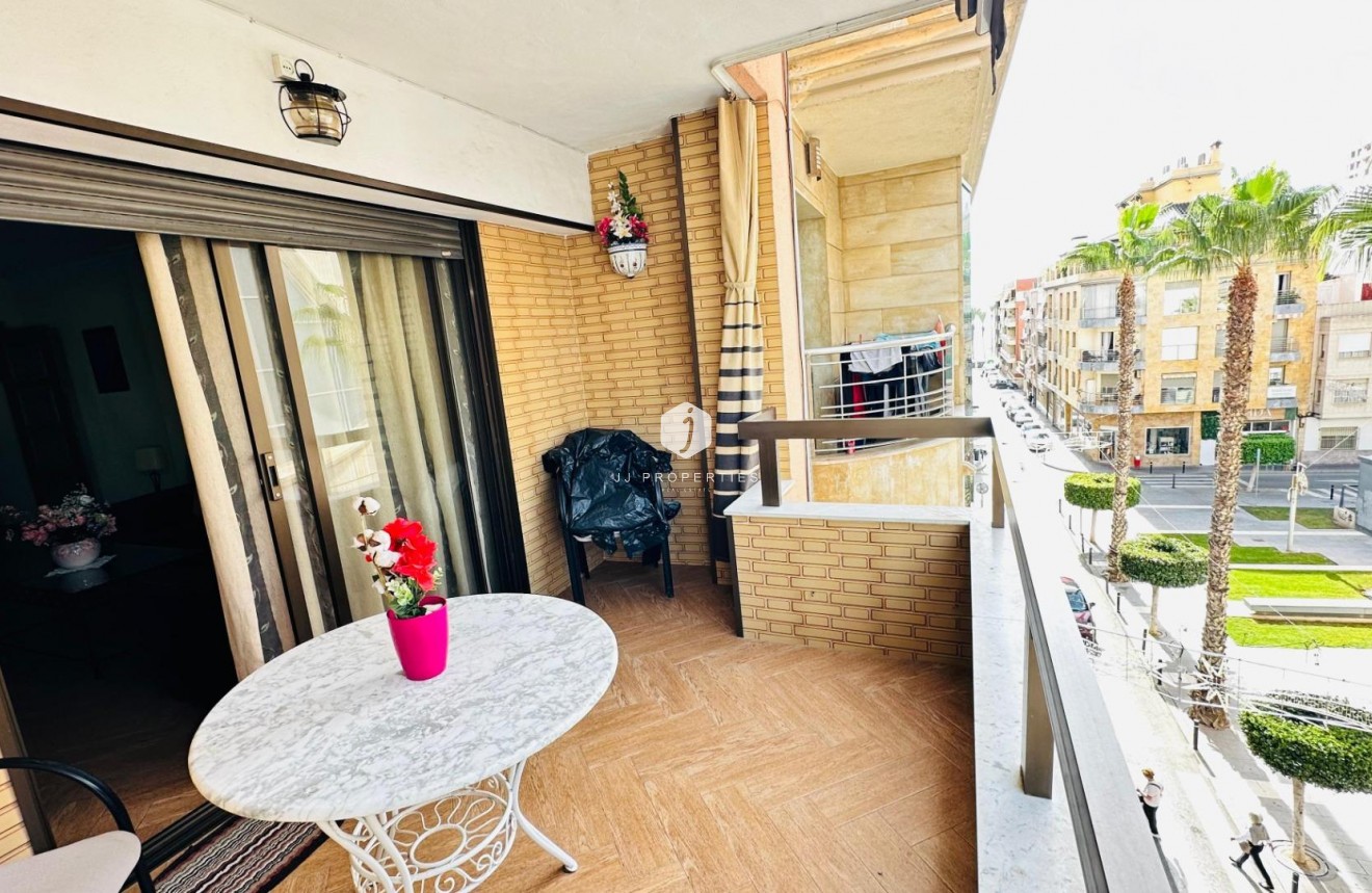Z drugiej ręki - Mieszkanie w bloku -
Torrevieja - Centro