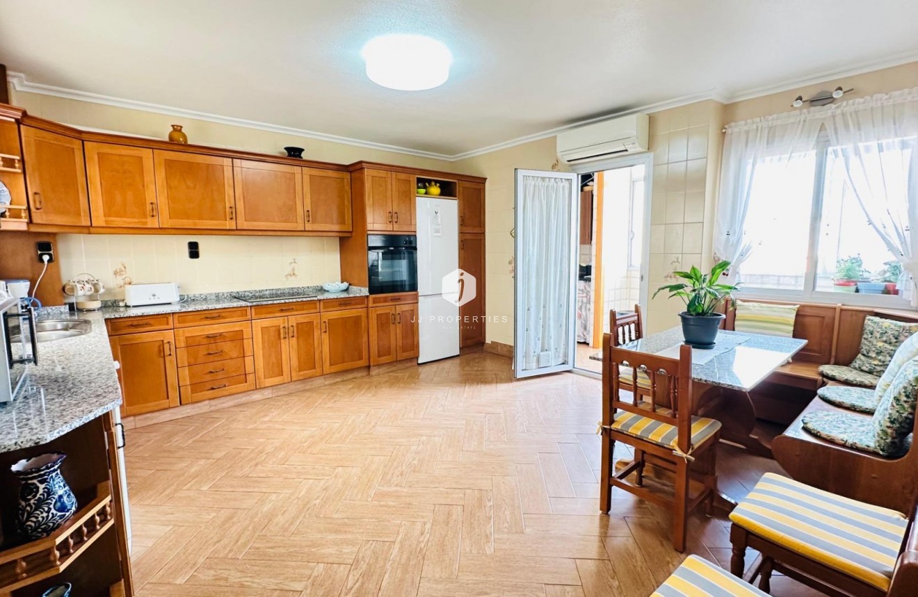 Z drugiej ręki - Mieszkanie w bloku -
Torrevieja - Centro