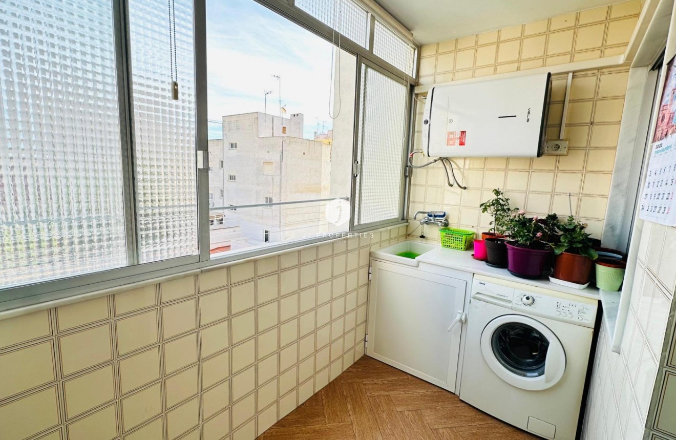 Z drugiej ręki - Mieszkanie w bloku -
Torrevieja - Centro