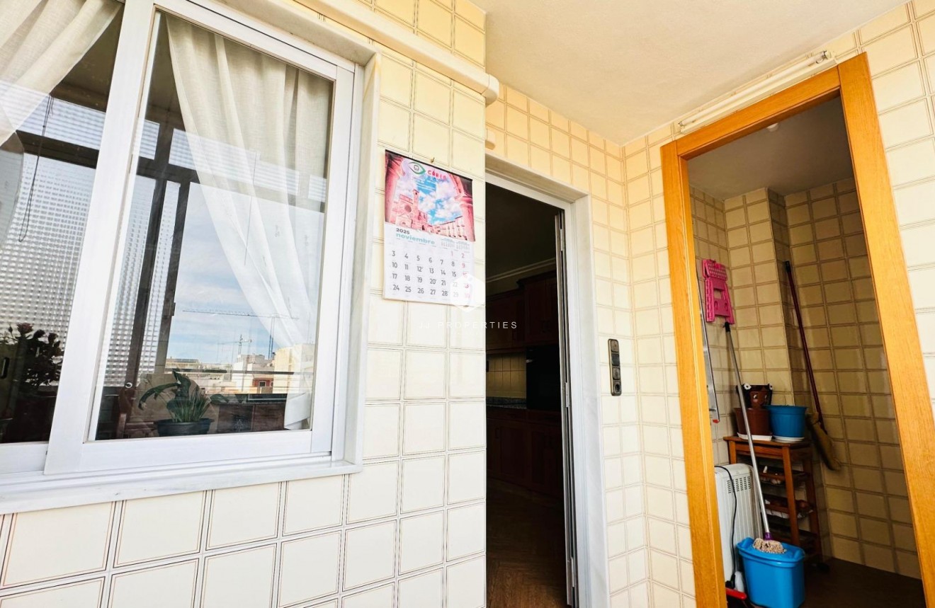 Z drugiej ręki - Mieszkanie w bloku -
Torrevieja - Centro