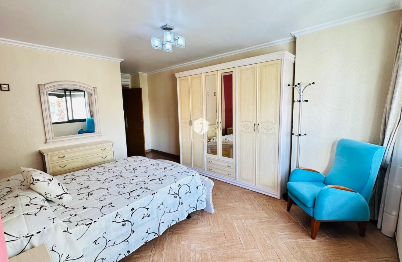 Z drugiej ręki - Mieszkanie w bloku -
Torrevieja - Centro