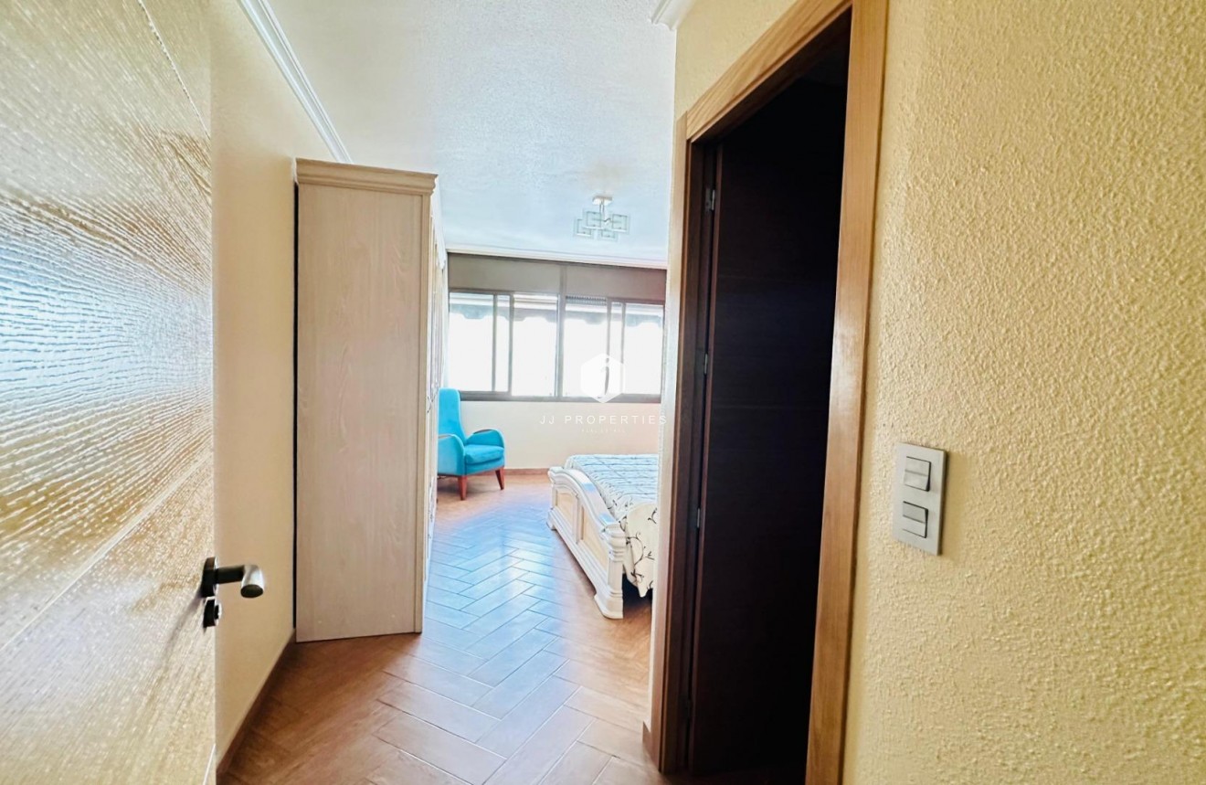 Z drugiej ręki - Mieszkanie w bloku -
Torrevieja - Centro