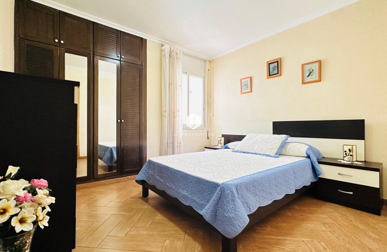 Z drugiej ręki - Mieszkanie w bloku -
Torrevieja - Centro