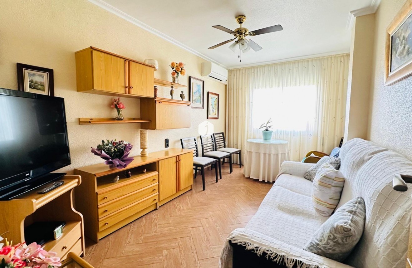 Z drugiej ręki - Mieszkanie w bloku -
Torrevieja - Centro