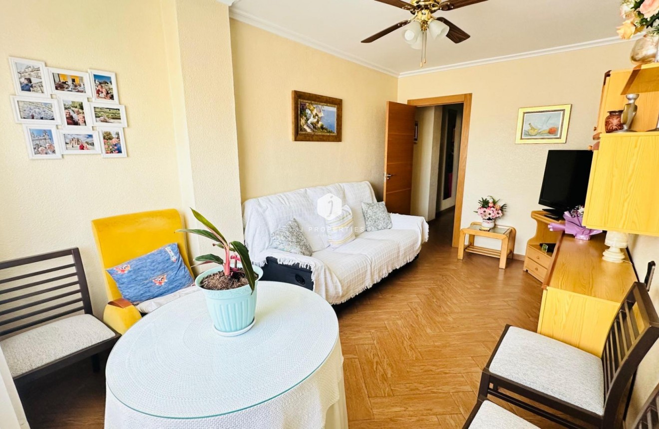 Z drugiej ręki - Mieszkanie w bloku -
Torrevieja - Centro