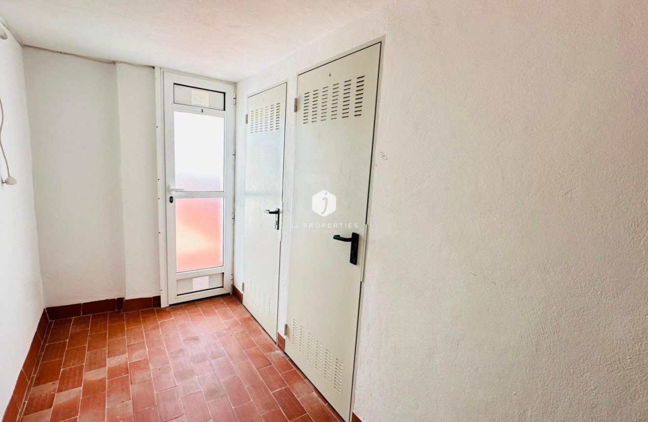 Z drugiej ręki - Mieszkanie w bloku -
Torrevieja - Centro