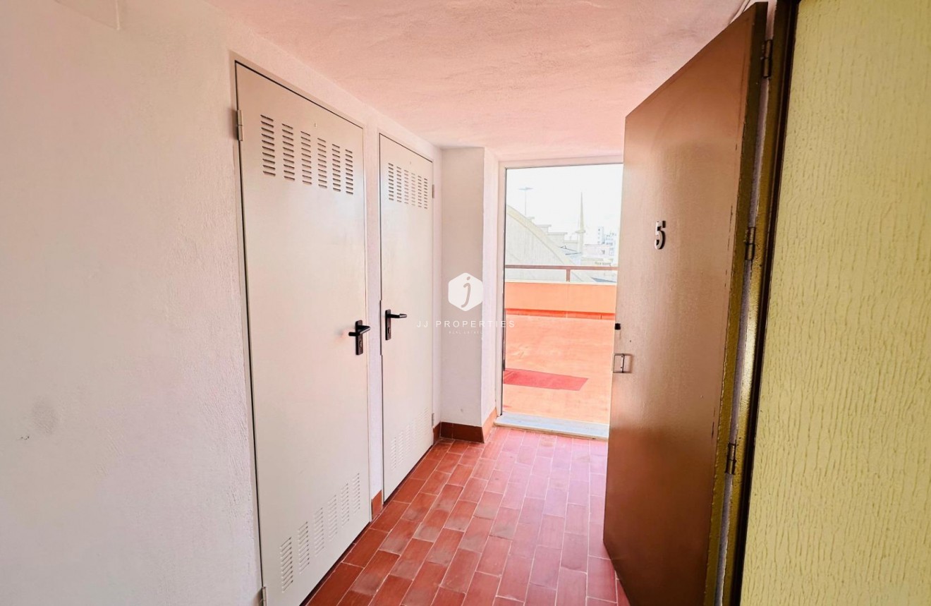 Z drugiej ręki - Mieszkanie w bloku -
Torrevieja - Centro