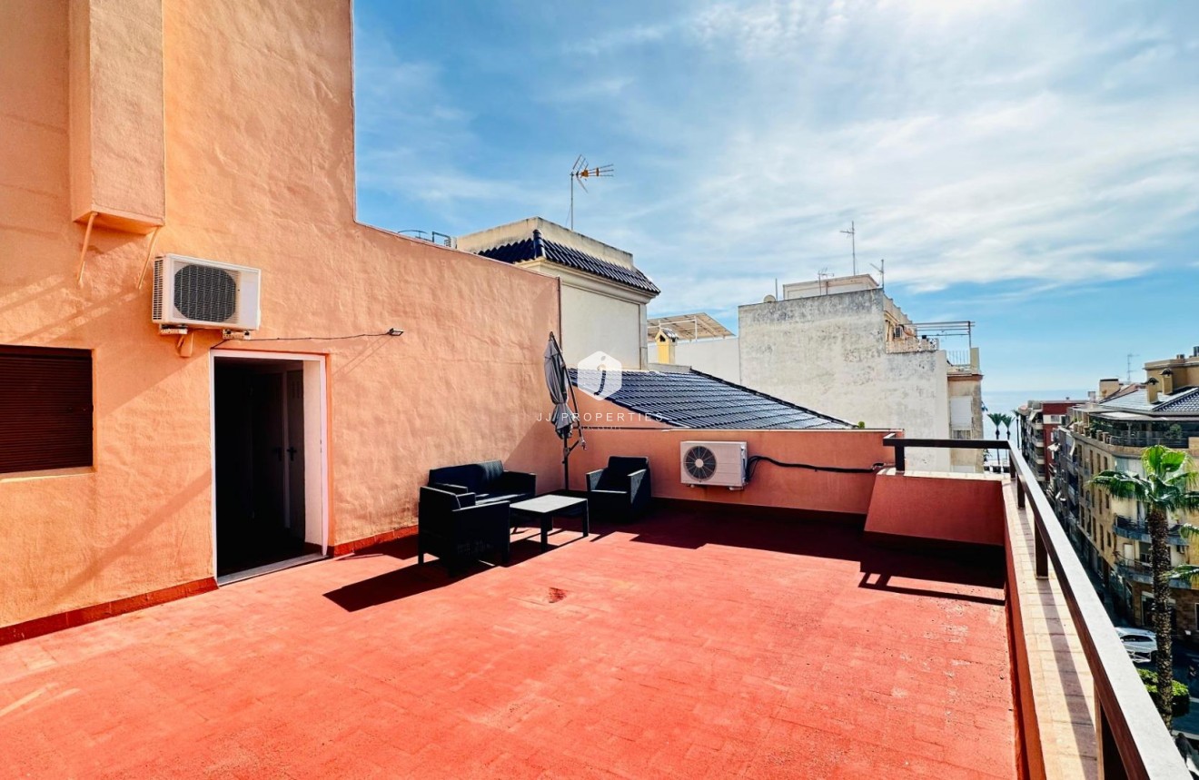 Z drugiej ręki - Mieszkanie w bloku -
Torrevieja - Centro