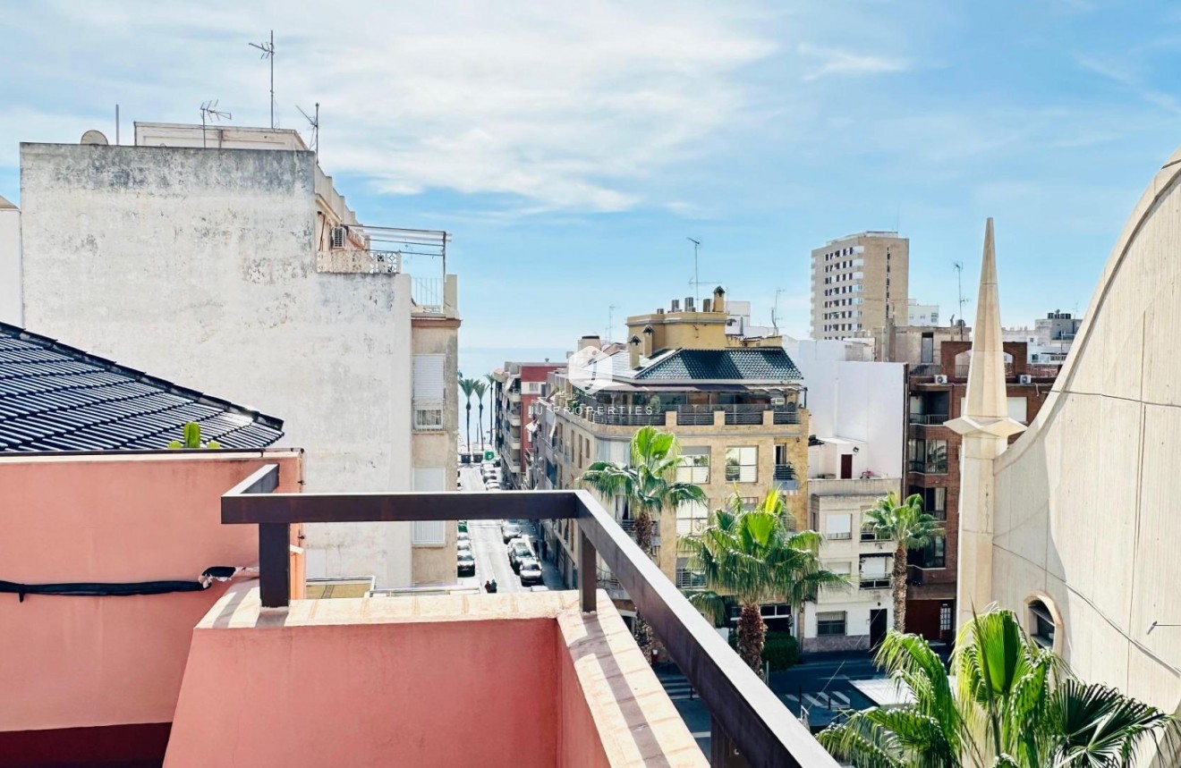 Z drugiej ręki - Mieszkanie w bloku -
Torrevieja - Centro