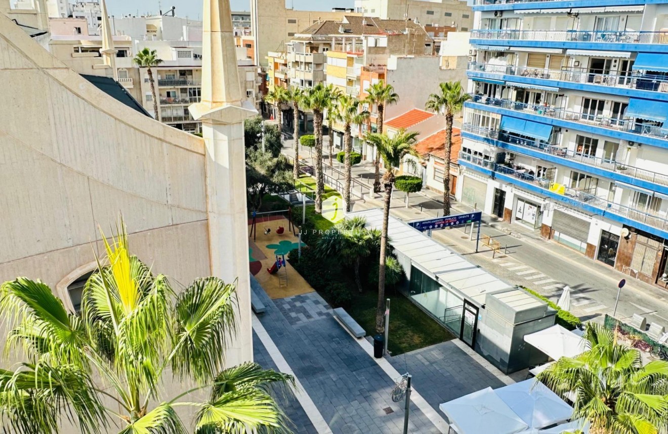 Z drugiej ręki - Mieszkanie w bloku -
Torrevieja - Centro