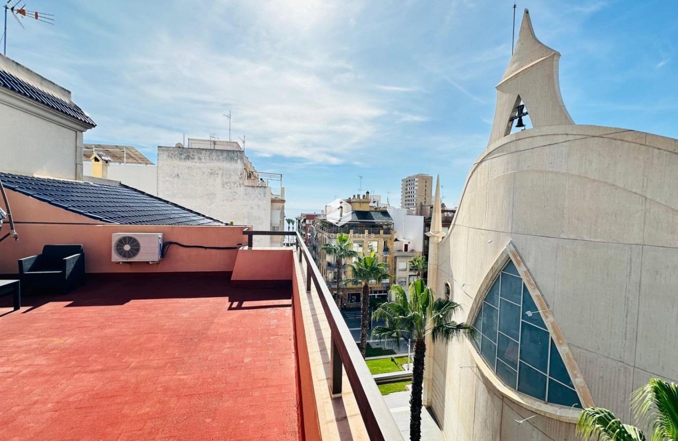 Z drugiej ręki - Mieszkanie w bloku -
Torrevieja - Centro