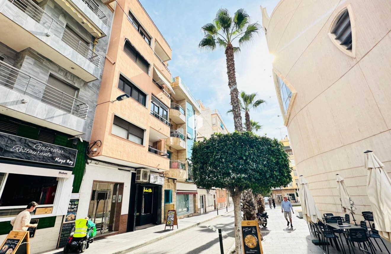 Z drugiej ręki - Mieszkanie w bloku -
Torrevieja - Centro