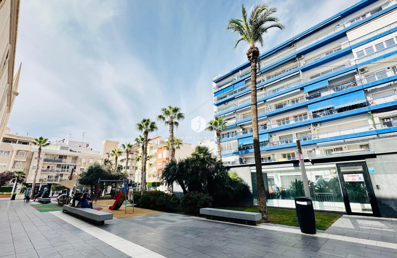 Z drugiej ręki - Mieszkanie w bloku -
Torrevieja - Centro