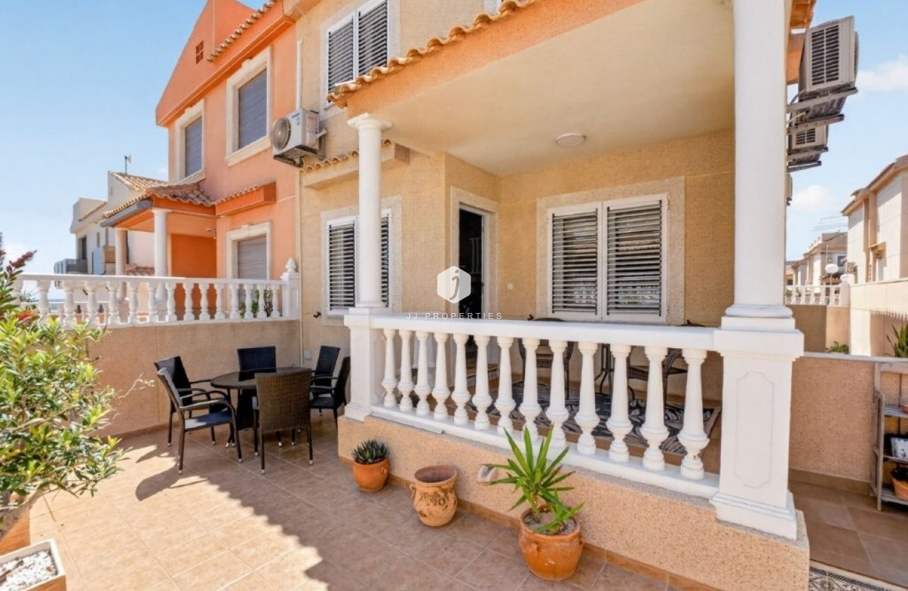 Resale - Chalet -
Torrevieja - Cabo cervera