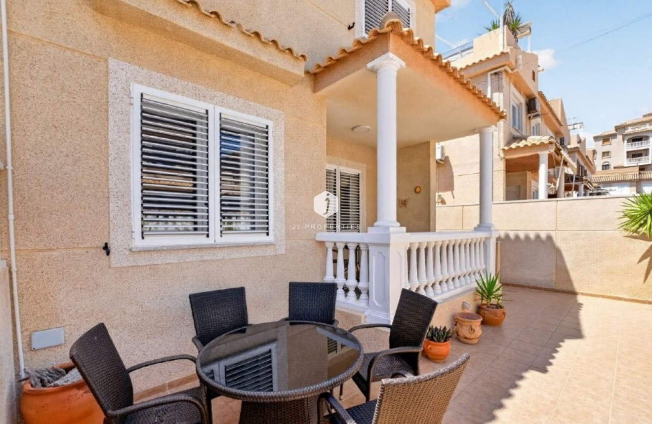 Resale - Chalet -
Torrevieja - Cabo cervera