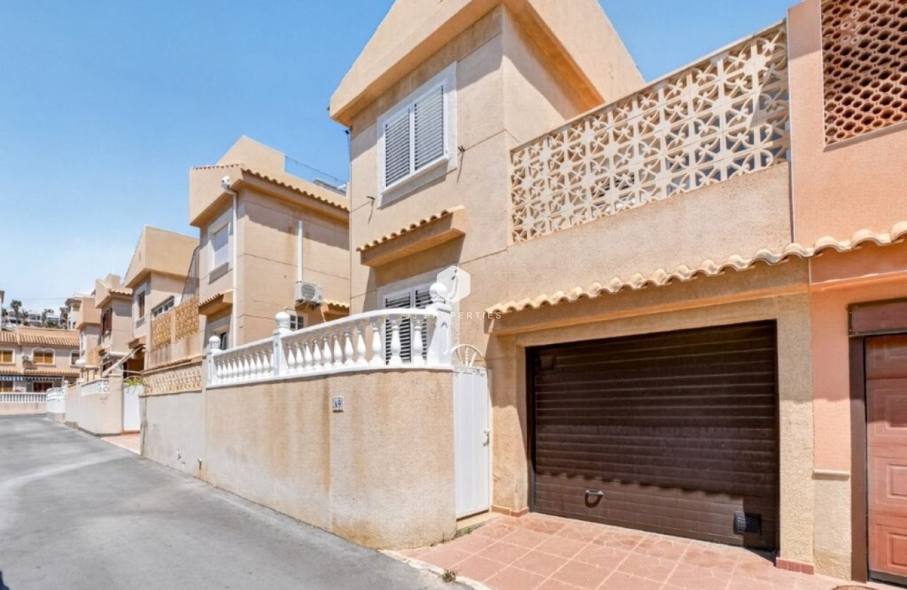 Resale - Chalet -
Torrevieja - Cabo cervera