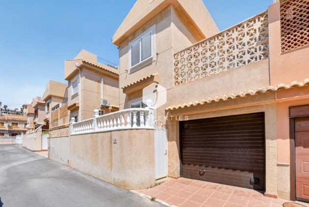 Resale - Chalet -
Torrevieja - Cabo cervera