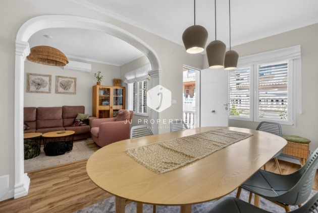 Resale - Chalet -
Torrevieja - Cabo cervera