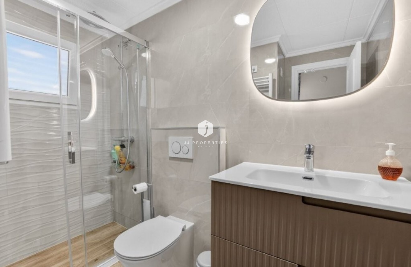 Resale - Chalet -
Torrevieja - Cabo cervera
