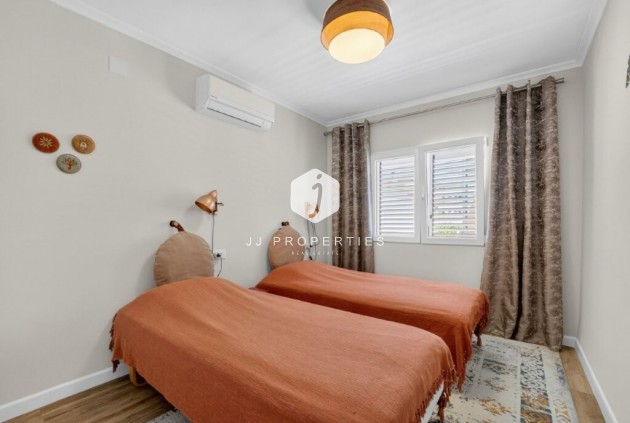Resale - Chalet -
Torrevieja - Cabo cervera
