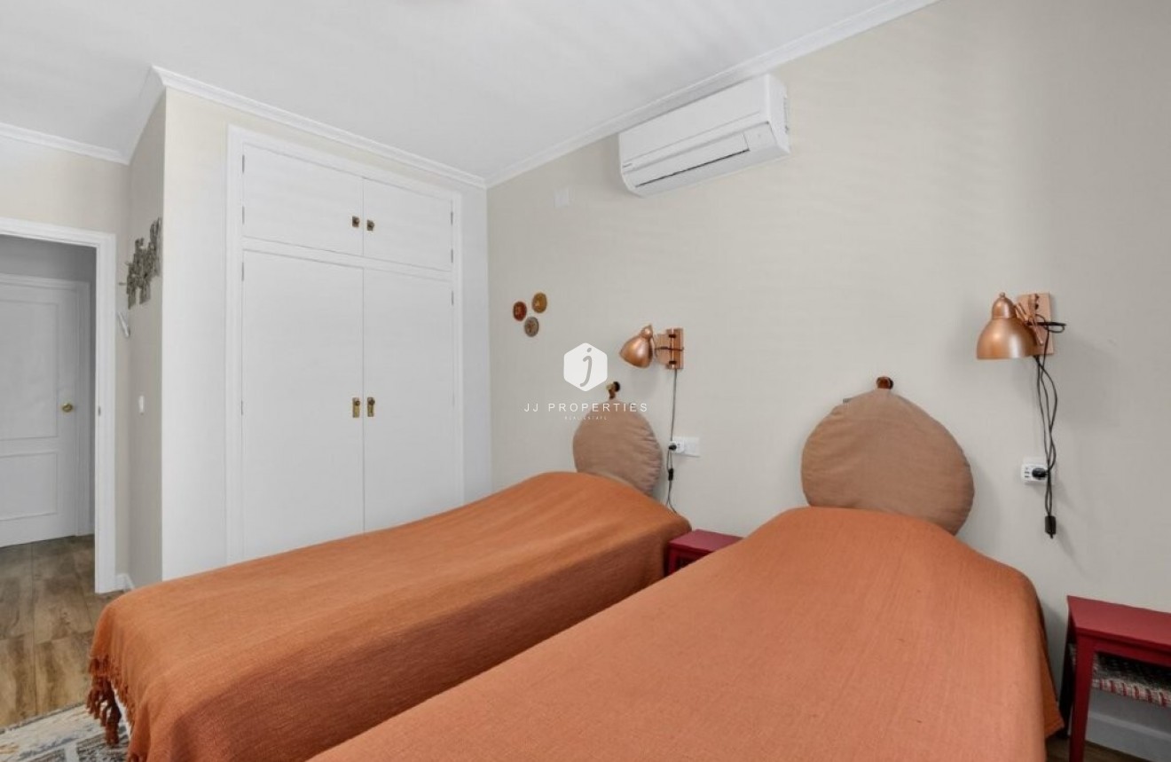 Resale - Chalet -
Torrevieja - Cabo cervera