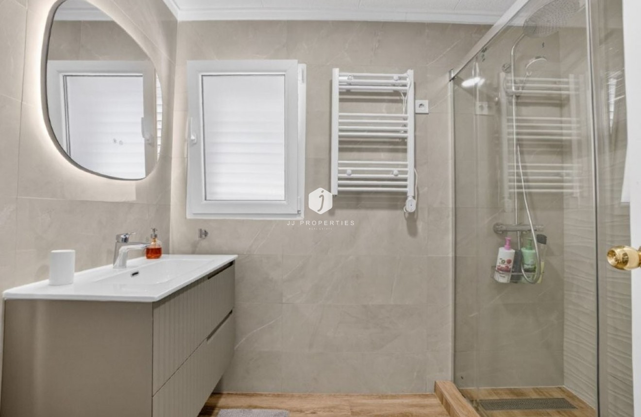 Resale - Chalet -
Torrevieja - Cabo cervera