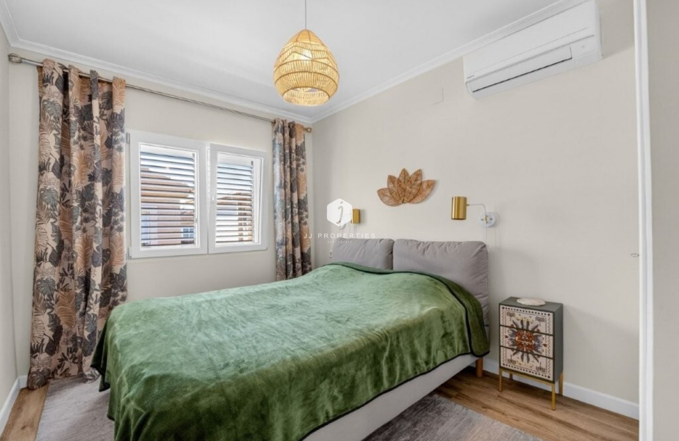 Resale - Chalet -
Torrevieja - Cabo cervera