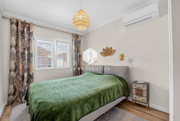 Resale - Chalet -
Torrevieja - Cabo cervera