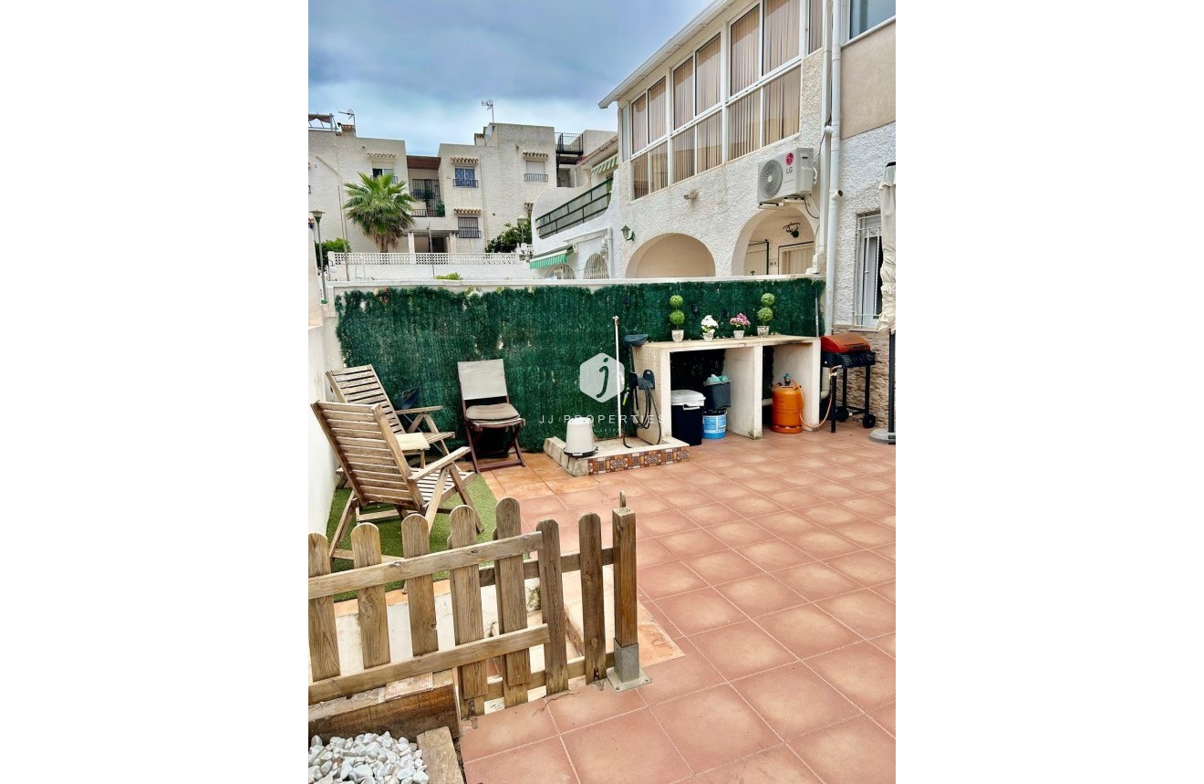 Z drugiej ręki - Mieszkanie w bloku -
Torrevieja - Sector 25