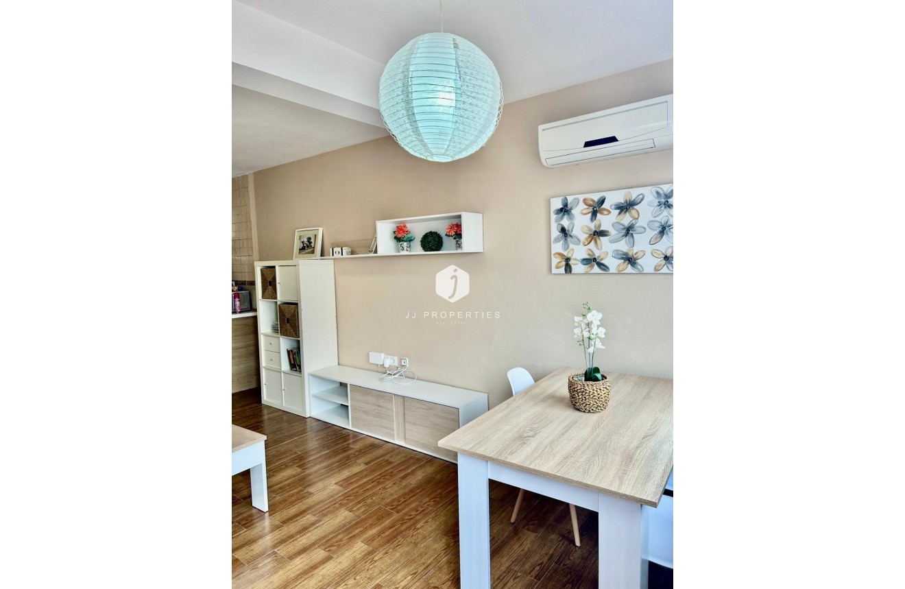 Z drugiej ręki - Mieszkanie w bloku -
Torrevieja - Sector 25