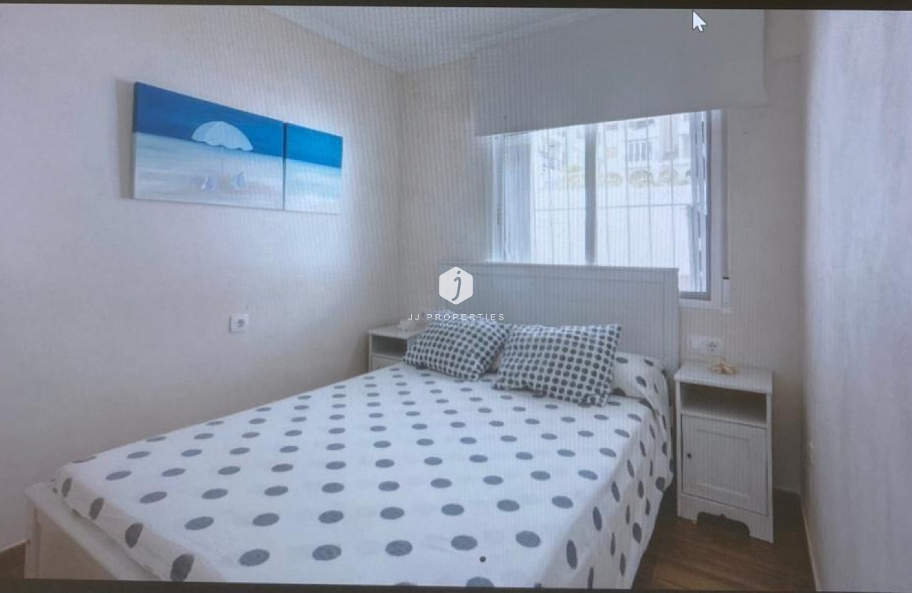 Z drugiej ręki - Mieszkanie w bloku -
Torrevieja - Sector 25