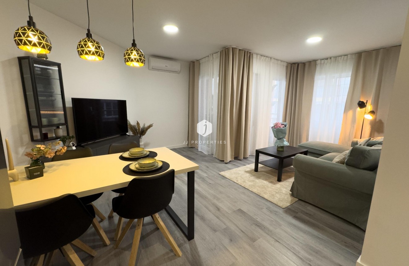 Tweedehands - Appartement / flat -
Torrevieja - Centro