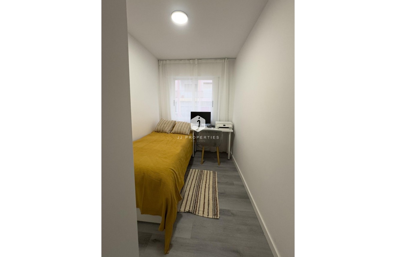Tweedehands - Appartement / flat -
Torrevieja - Centro