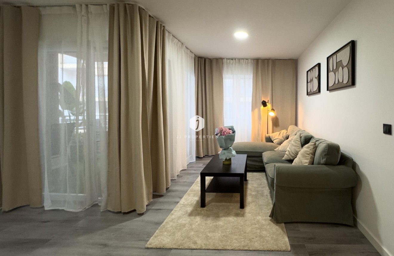 Tweedehands - Appartement / flat -
Torrevieja - Centro