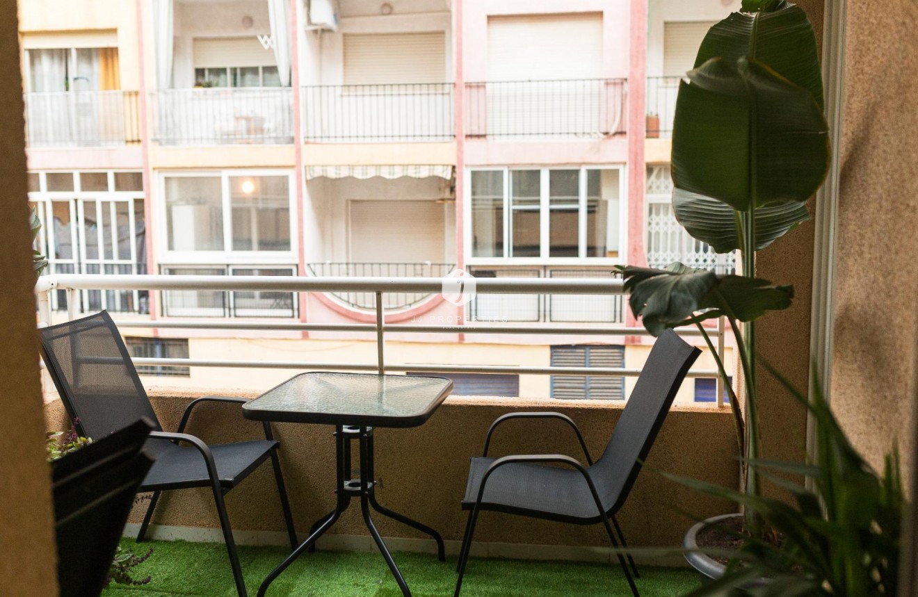 Tweedehands - Appartement / flat -
Torrevieja - Centro