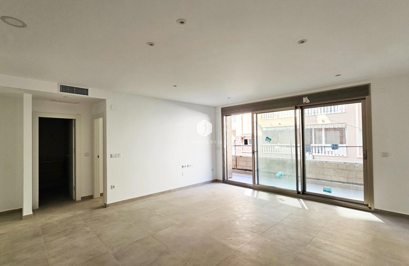 Segunda mano - Apartamento / piso -
Torrevieja - Paseo maritimo