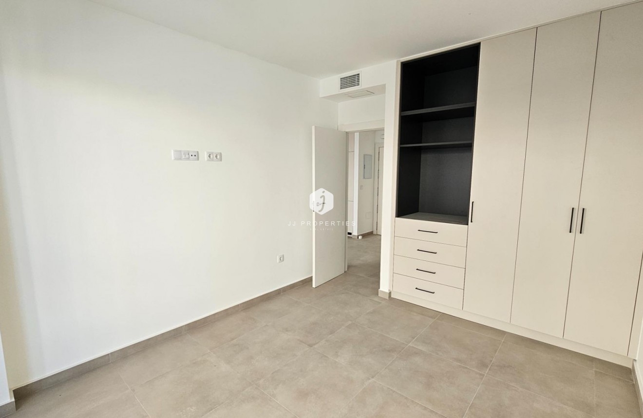 Segunda mano - Apartamento / piso -
Torrevieja - Paseo maritimo