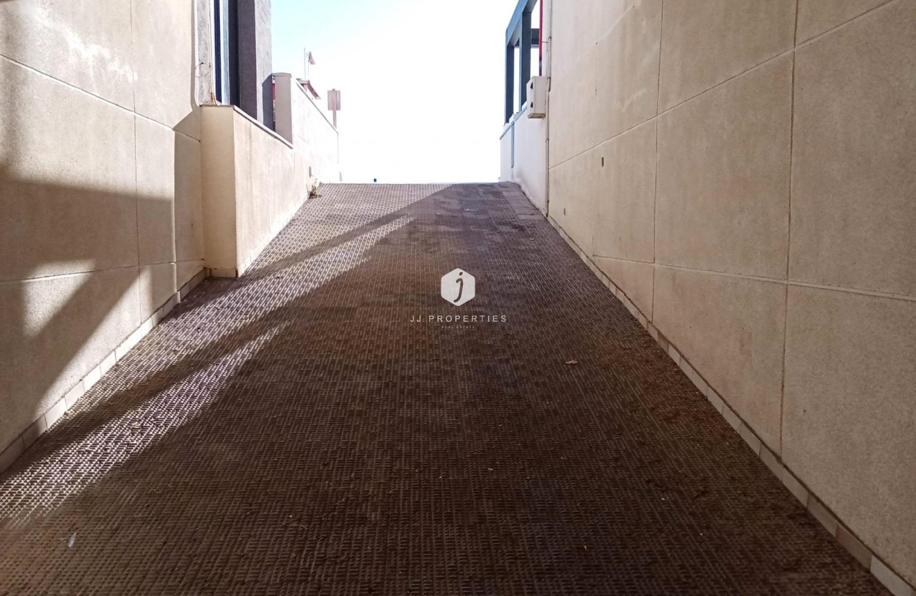 Z drugiej ręki - Daszek -
Torrevieja - Playa De La Mata