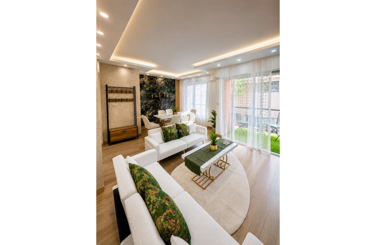 Resale - Apartment / flat -
Torrevieja - Centro - Muelle Pesquero