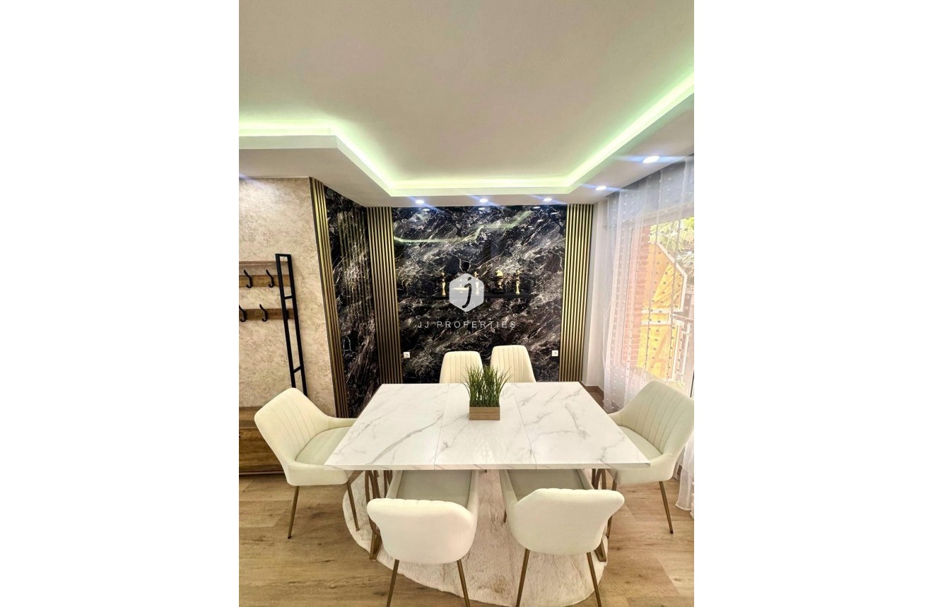 Segunda mano - Apartamento / piso -
Torrevieja - Centro - Muelle Pesquero