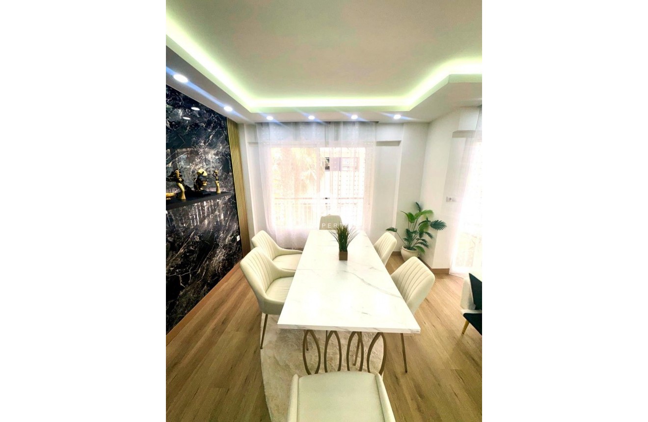 Segunda mano - Apartamento / piso -
Torrevieja - Centro - Muelle Pesquero