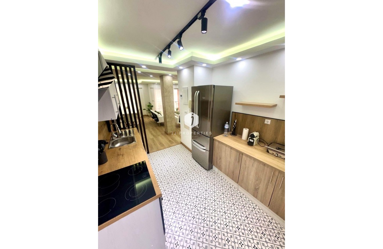 Segunda mano - Apartamento / piso -
Torrevieja - Centro - Muelle Pesquero
