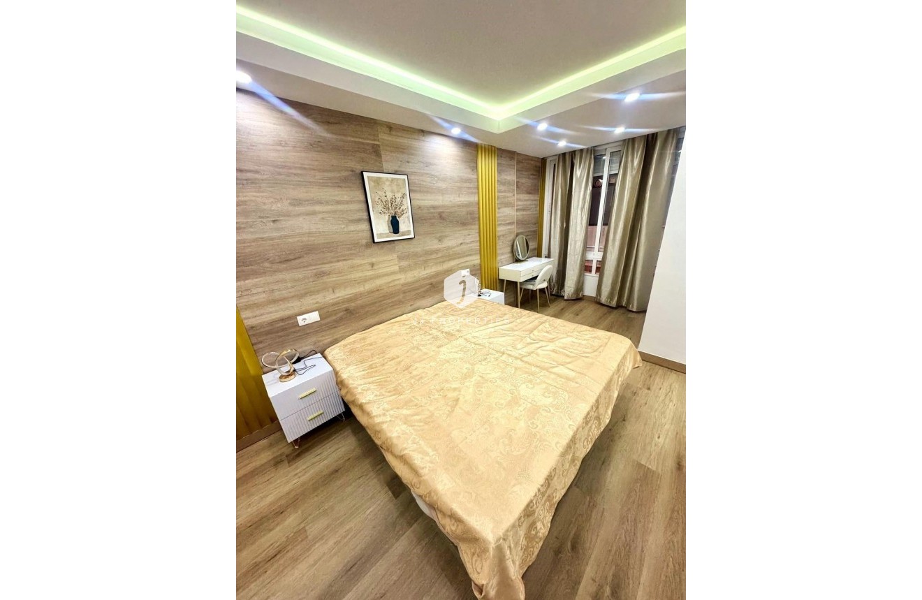 Segunda mano - Apartamento / piso -
Torrevieja - Centro - Muelle Pesquero