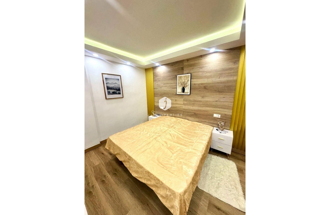 Segunda mano - Apartamento / piso -
Torrevieja - Centro - Muelle Pesquero
