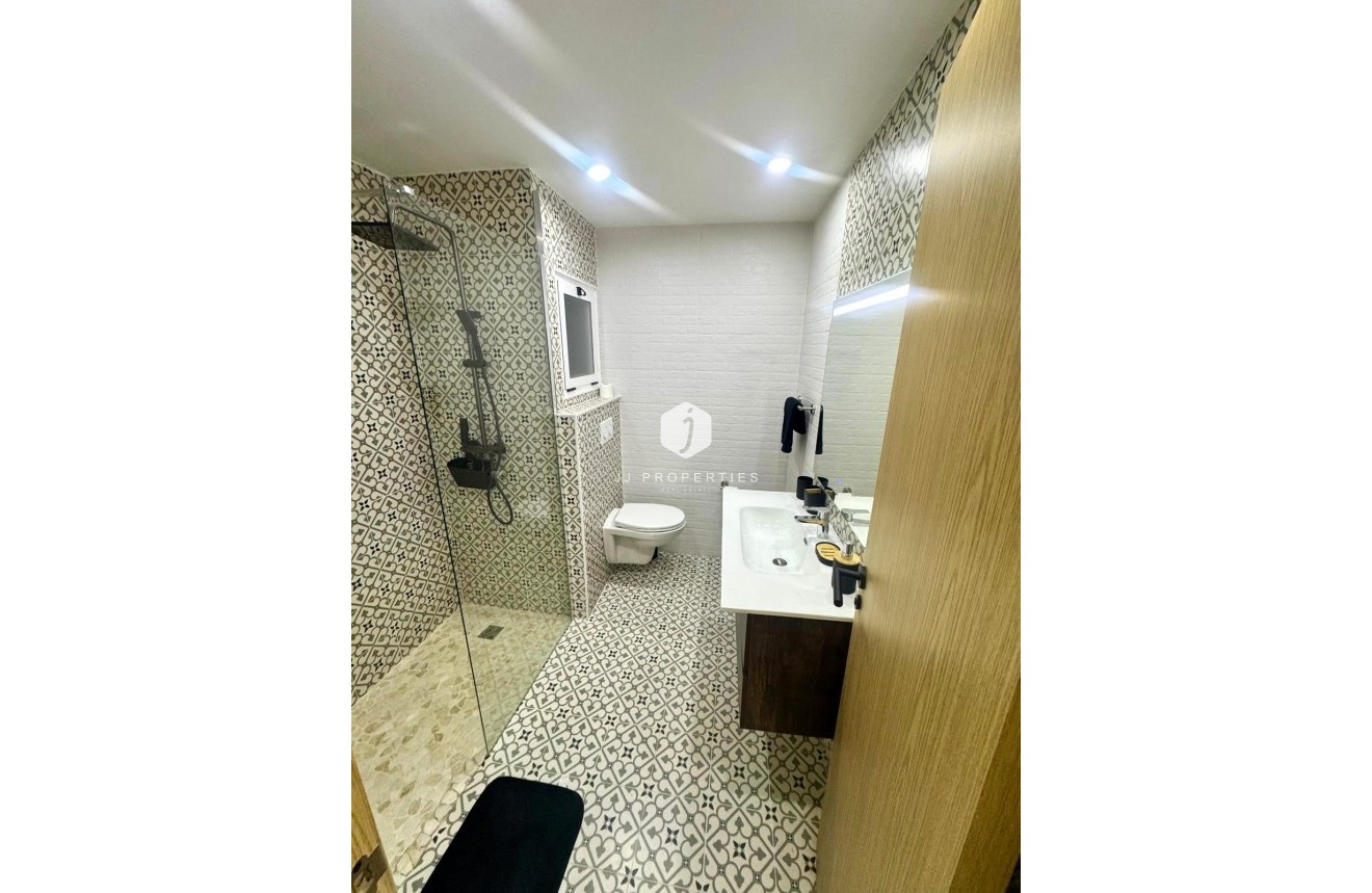 Segunda mano - Apartamento / piso -
Torrevieja - Centro - Muelle Pesquero