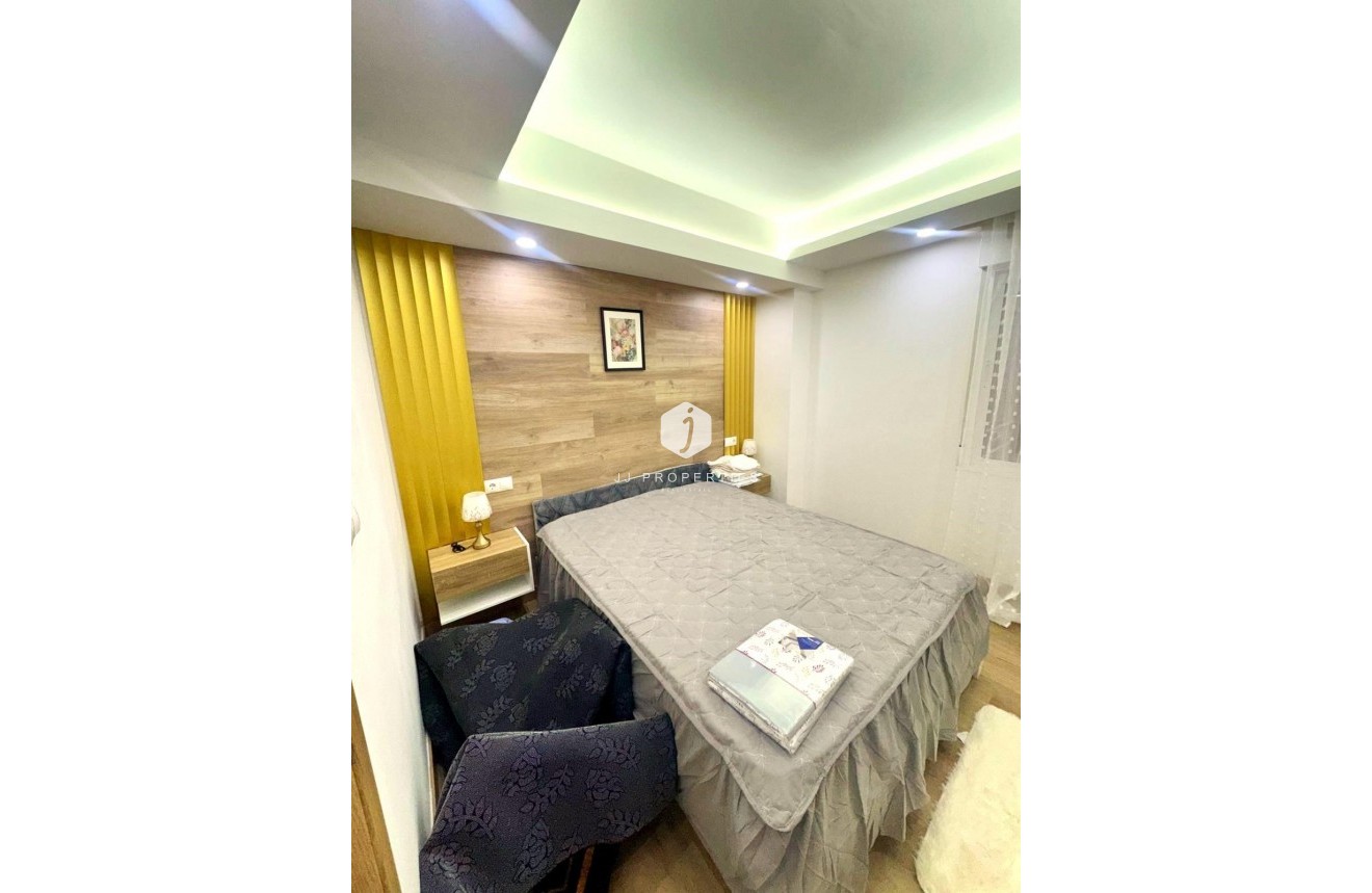 Segunda mano - Apartamento / piso -
Torrevieja - Centro - Muelle Pesquero