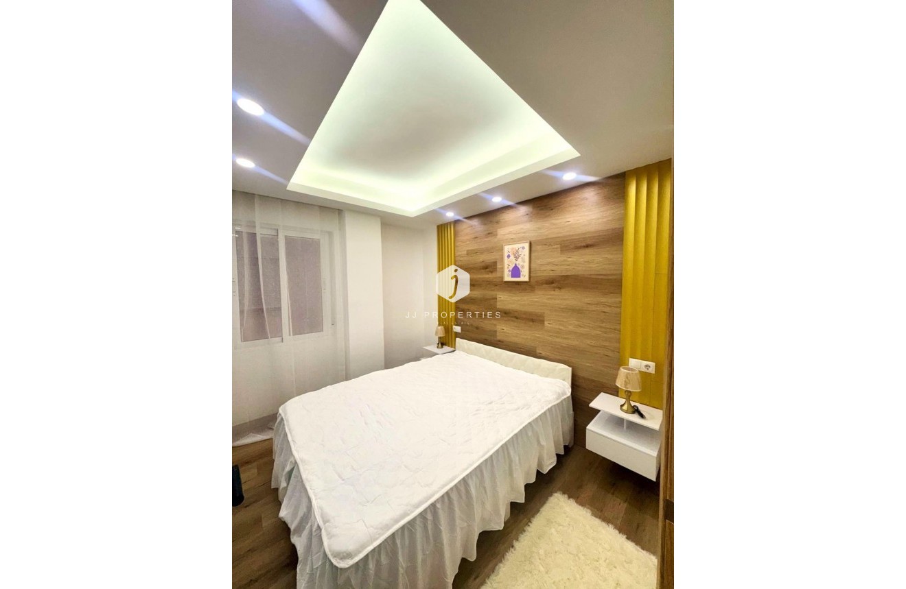 Segunda mano - Apartamento / piso -
Torrevieja - Centro - Muelle Pesquero